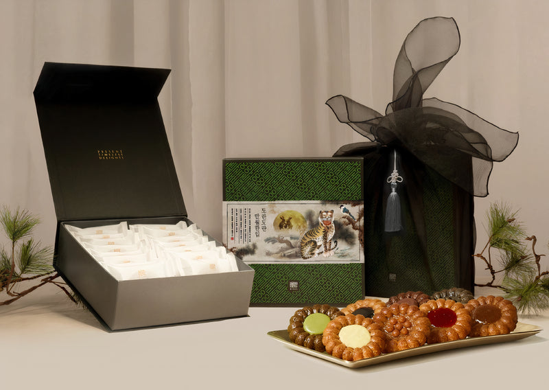 Deliver 26 Sep. Korean Traditional Yakgwa Gift Set 약과 선물세트 - 16pc 1.2kg
